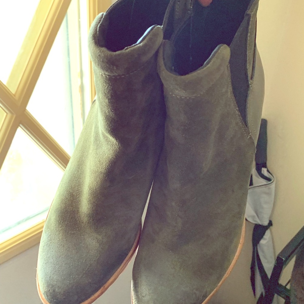 Sorel wedge boots. Worn once.